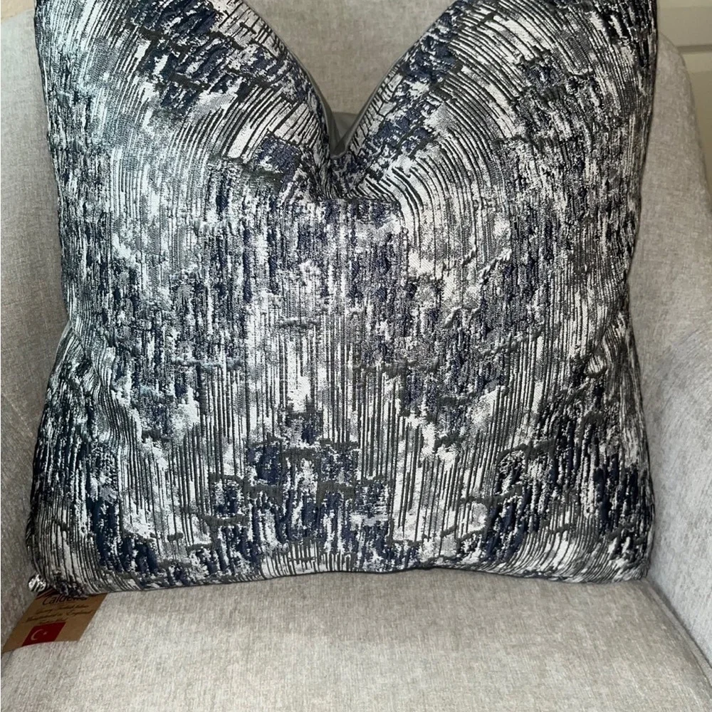 1-NWT CALDEIRA ABSTRACT DESIGN DECORATIVE PILLOWS (Read description for details)
